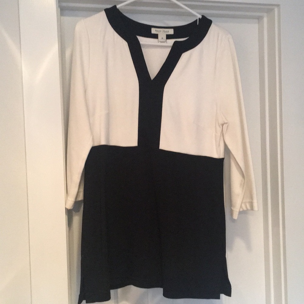 Three quarter White Hose Black Market size medium